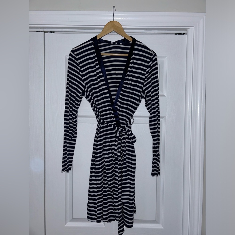 MOTHERHOOD blue and white striped bath robe